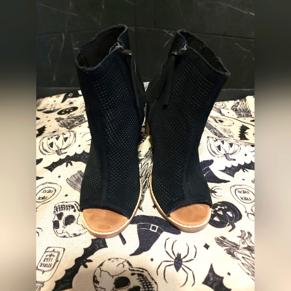 Tom's Open Toe heels